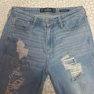 Ripped baggy jeans